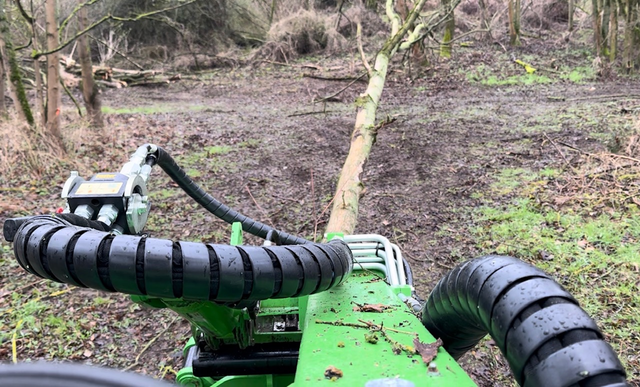 Auch hohe B&auml;ume k&ouml;nnen so sicher abgelegt werden wie zum Beispiel an Stra&szlig;e, Spielplatz oder Fu&szlig;weg.